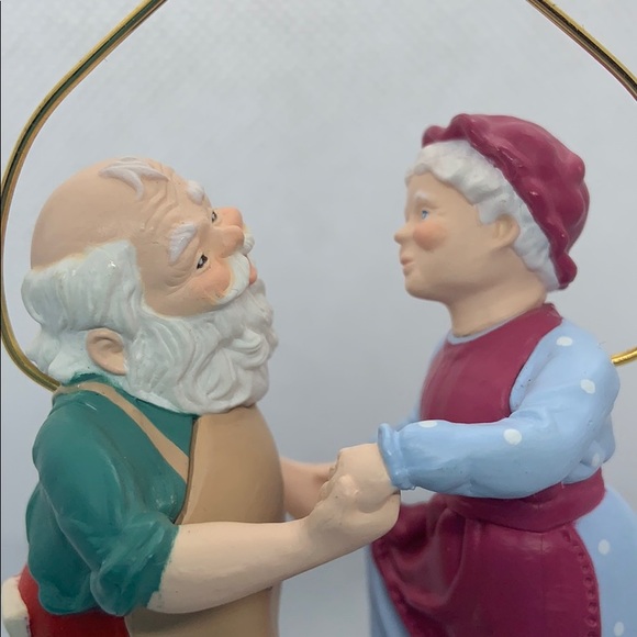 VNTG Hallmark Mr&Mrs Santa Shall We Dance 1988 - Picture 1 of 3